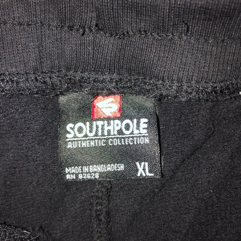Shorts - Picture 3 of 5
